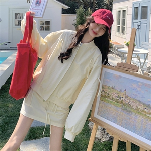 休闲衣服穿搭黄色棒球服套装女春秋超火好看高级小众半身裙两件套图片