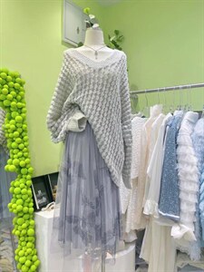 V领镂空大版针织衫+印花网纱半裙,女装半身裙,WOOSING