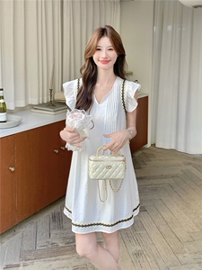 2026新款奶黄色撞色刺绣飞飞袖连衣裙女夏日小众设计感减龄A字裙图片