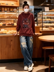 个性简约时尚休闲套装女春款连帽刺绣卡通上衣破洞牛仔长裤两件套，女装套装/套裙，江南
