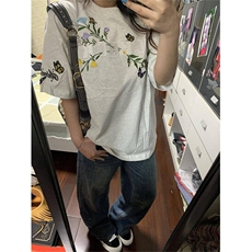 浅灰色