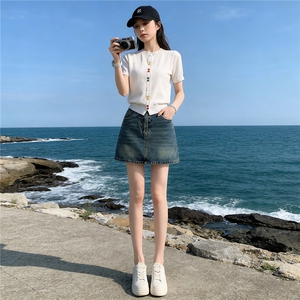 夏季新款时尚休闲简约套装宽松显瘦圆领彩色纽扣上衣牛仔裙两件套图片