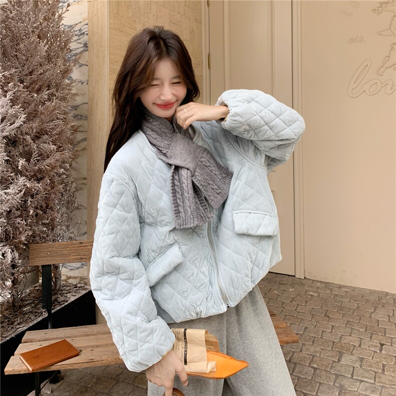 浅蓝色针织围巾菱格丝绒羽绒服女冬季2025新款甜美保暖白鸭绒外套，女装羽绒服，慧尚2-185