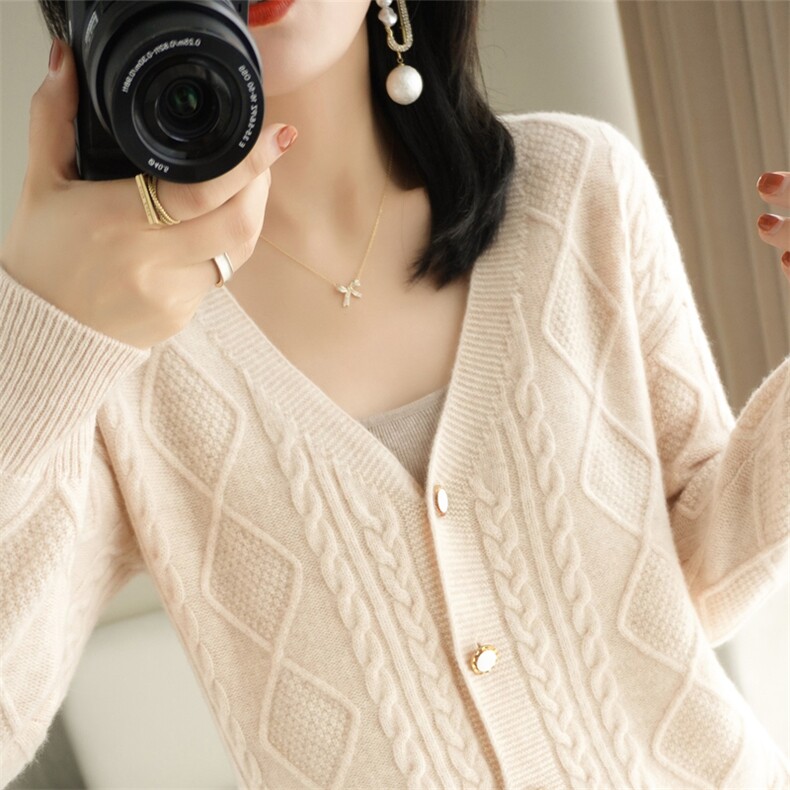 2024秋季新款V领长袖单排扣纯色开衫通勤百搭，女装羊毛衫，秋双羊绒