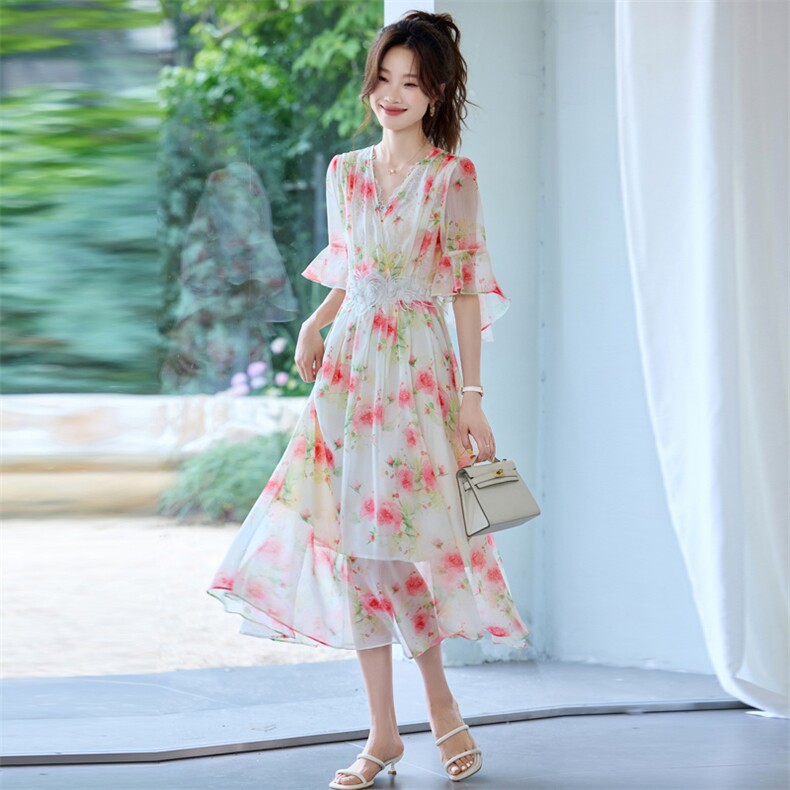 拉夏贝尔官方绝美碎花刺绣连衣裙女2025夏季新款气质茶歇法式长裙,女装连衣裙,辉煌依升