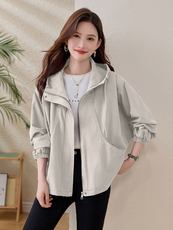 现货。短款风衣女款2025年春秋新款小个子气质夹克外套，女装短外套，依万里