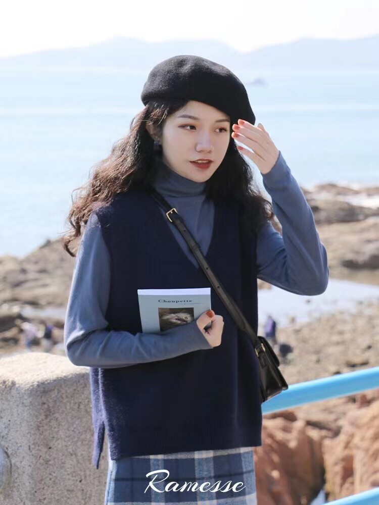 V领针织马甲女秋季新款设计感叠穿坎肩宽松慵懒风短款毛衣背心,女装马甲,洁纯羊绒