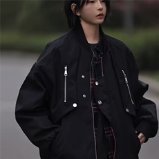黑色