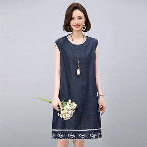 2025年夏季中长款牛仔连衣裙无袖，女装连衣裙，小林双子
