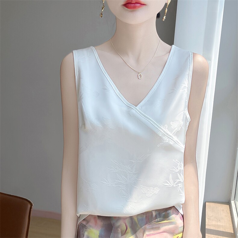 高级感缎面V领吊带半袖女2025年夏季新款宽松无袖配西装洋气内搭，女装背心吊带，朝贺羊绒
