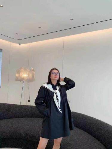 新款披肩连衣裙，女装连衣裙，红头发儿