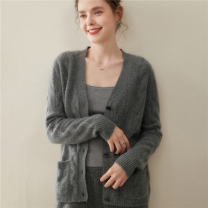 秋冬新款V领麻花山羊绒针织开衫女双股加厚大码宽松保暖毛衣外套图片