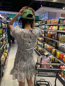 竖条纹褶皱半裙 胯大腿粗的福音 遮肉 时尚辣妹风图片