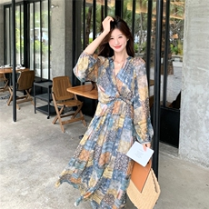 法式复古碎花连衣裙女2025夏季新款设计感小众收腰显瘦气质长裙子，女装连衣裙，韩蜜菓
