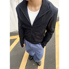 黑色