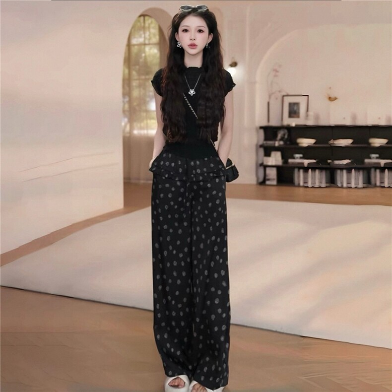 高级感时尚套装女夏新款黑色收腰短袖花朵印花木耳边屁帘裤两件套,女装套装/套裙,江南