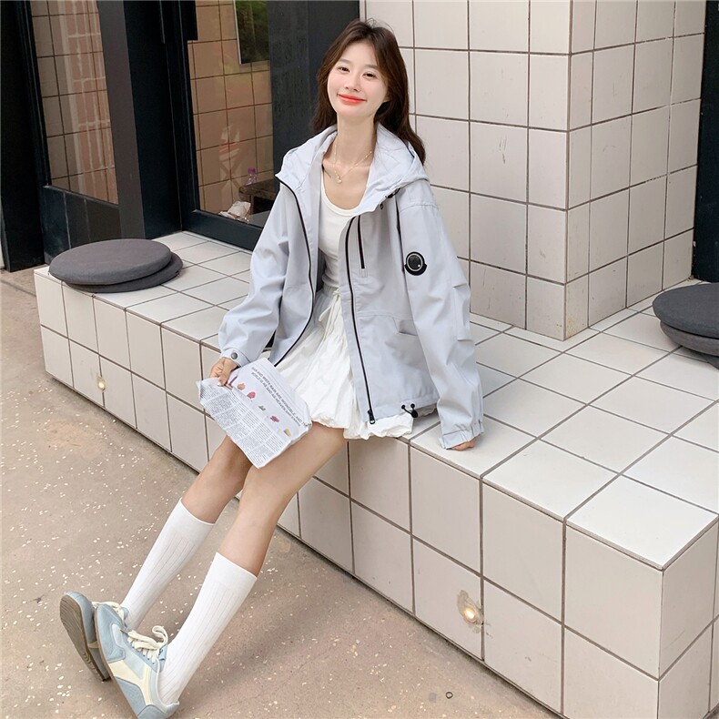 浅蓝色韩版宽松连帽休闲外套女2025春秋季新款设计感显瘦夹克上衣,女装短外套,2C306