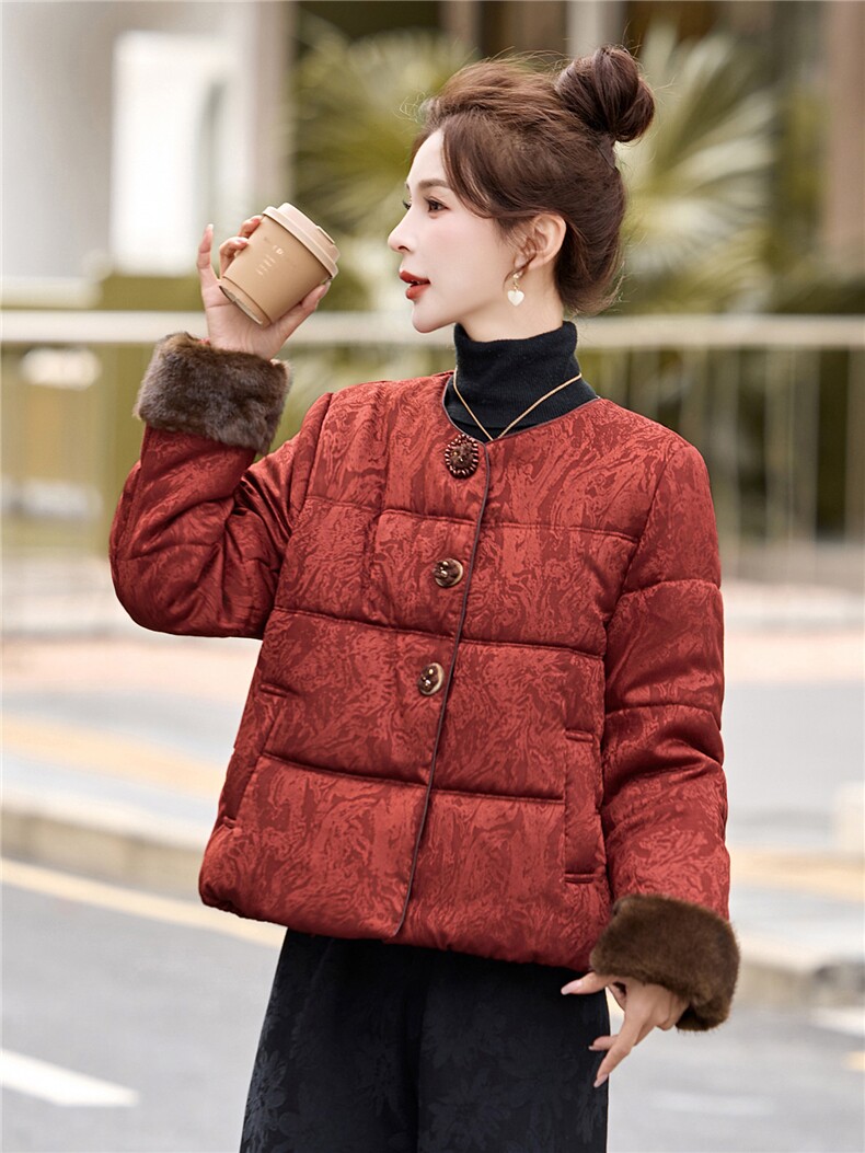 现货2025年新款冬季中式羽绒服复古提花毛领袖口白鸭绒女外套潮流,女装羽绒服,璐依舞