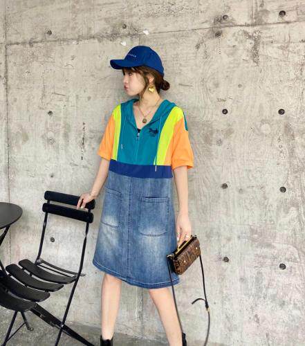 【现货】夏季新款防晒撞色拼接牛仔连帽潮款连衣裙，女装连衣裙，微迪菲