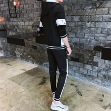 黑色