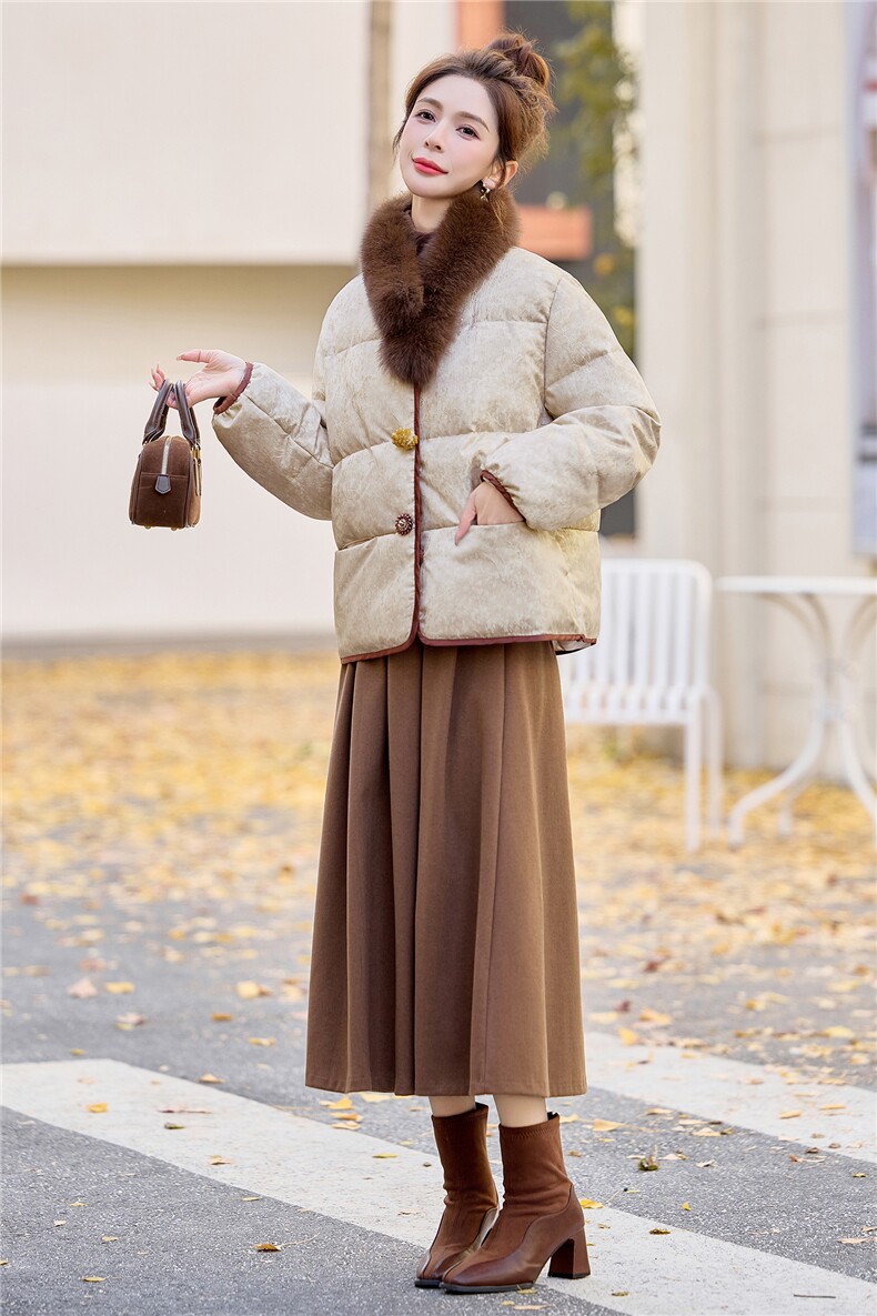 90绒。现货。新中式提花2025冬季狐狸毛领可脱卸短款羽绒服,女装羽绒服,E百度