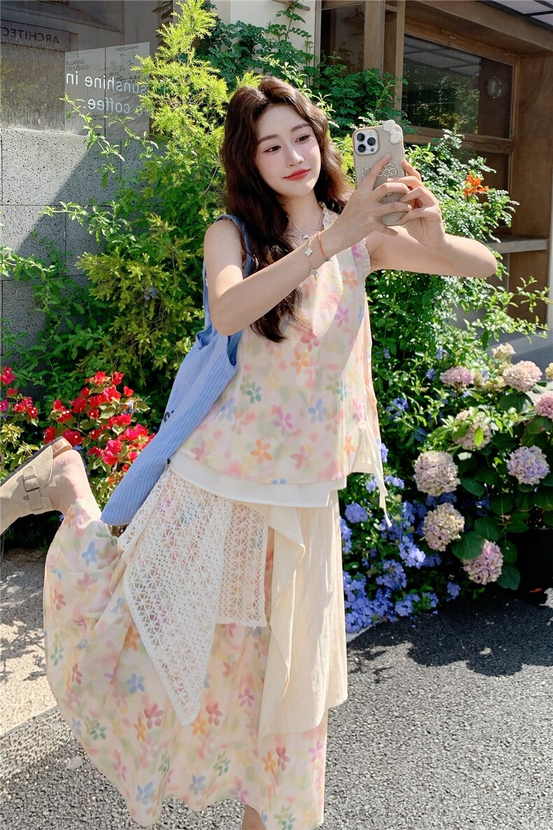 法式复古碎花无袖背心上衣女夏季新款设计感拼接蕾丝半身裙两件套,女装套装/套裙,2C375