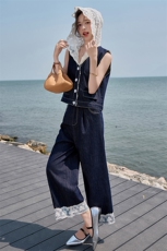 蕾丝拼接牛仔马甲直筒阔腿裤套装两件套女夏季盐系甜美减龄设计感，女装套装/套裙，时尚风爆