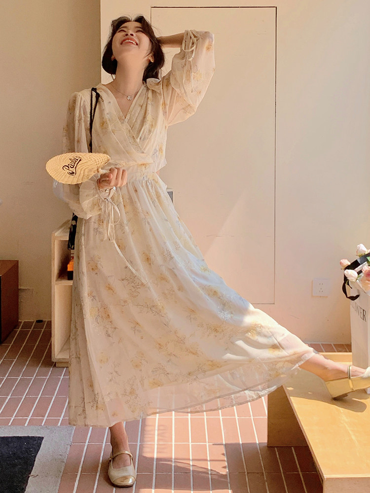 茶歇法式v领碎花连衣裙女2025夏季新款小心机露腰气质显瘦长裙潮,女装连衣裙,浙宝305