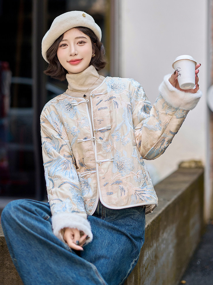 刺绣羽绒服女重工钉珠短外套2025冬新款轻薄绒盘扣上衣,女装羽绒服,韩蜜菓