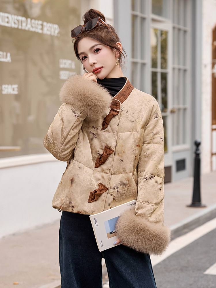 新中式国风羽绒服女2025冬季新款巨好看的高端短款狐狸毛保暖外套,女装羽绒服,依如秀(原杭风阁)
