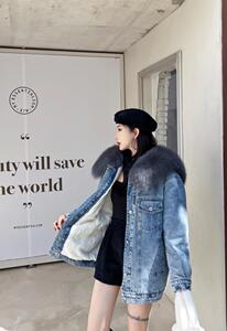 2022狐狸毛派克服图片