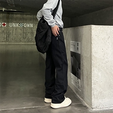 902-8931-P45黑色牛仔裤立体拼接裁剪酵磨水洗微喇版型男女同款，男装牛仔裤，星座902A