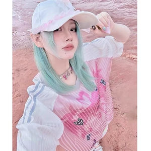 美式复古v领短袖女夏季卡通少女印花运动t恤球衣风宽松休闲上衣潮图片