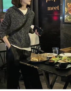 女士秋冬简约花式纱开衫帽衫图片