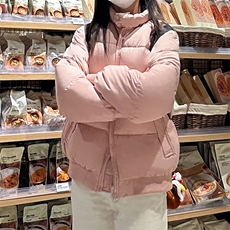 粉红色