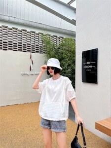 夏季新款前侧斜破缝圆领图片