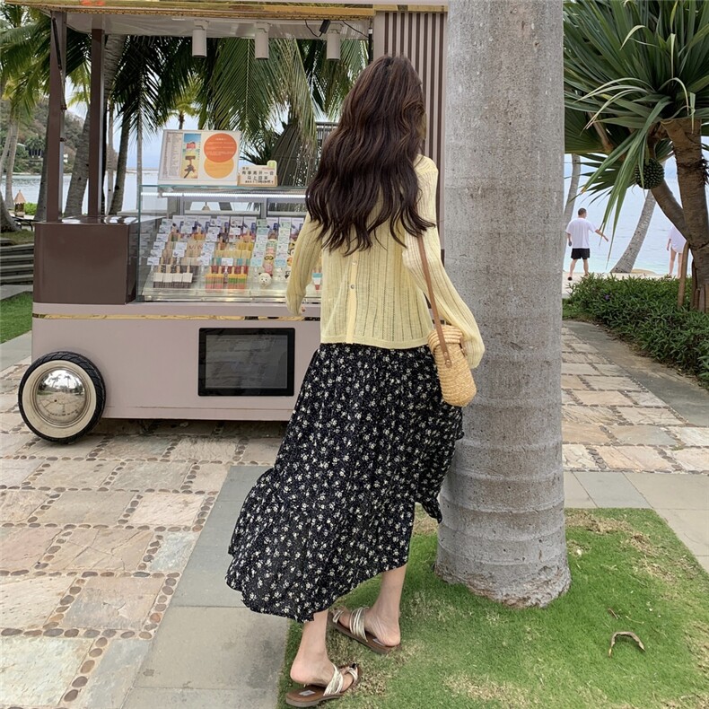 法式度假风镂空罩衫两件套女2025年夏季新款温柔风碎花半身裙套装,女装套装/套裙,维壹
