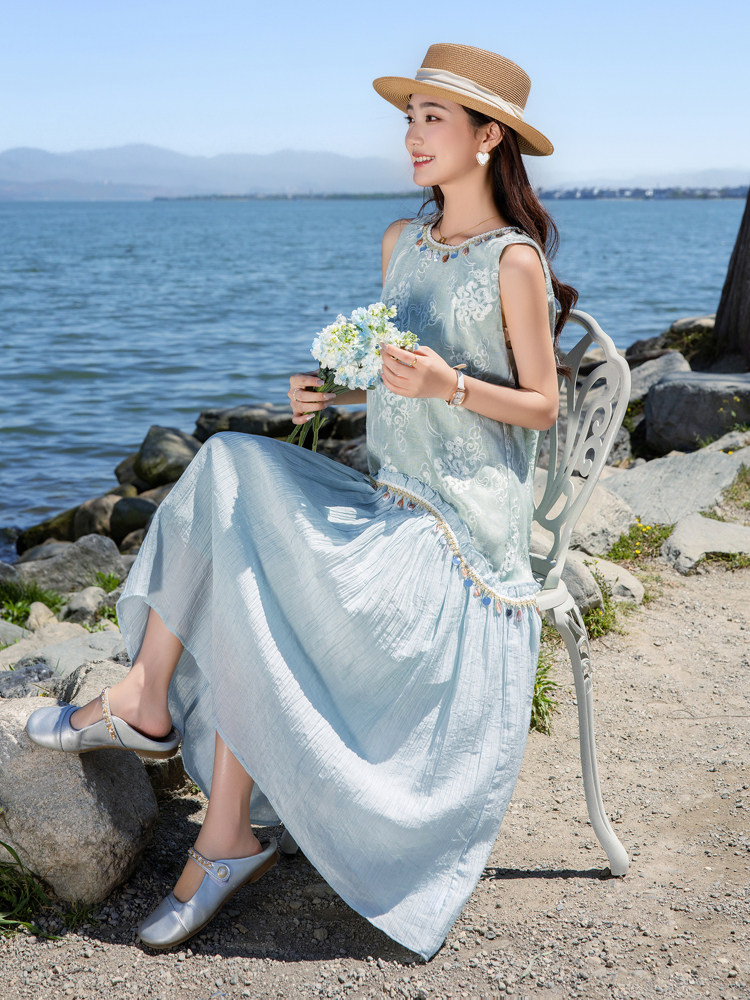 法式重工亮片背心连衣裙女夏季2025新款轻奢高级感海边度假风长裙,女装连衣裙,铭街依杨