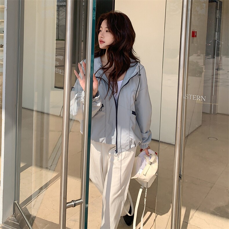 蓝色连帽冲锋衣外套女2025春秋季新款设计感休闲显瘦工装夹克上衣,女装短外套,辉之琳
