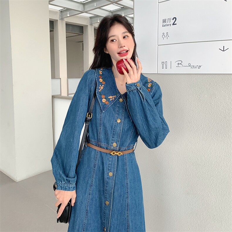 刺绣娃娃领收腰牛仔连衣裙女春秋2025新款甜美流行减龄爆款长裙,女装连衣裙,钱塘布衣
