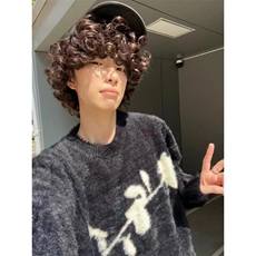 黑色