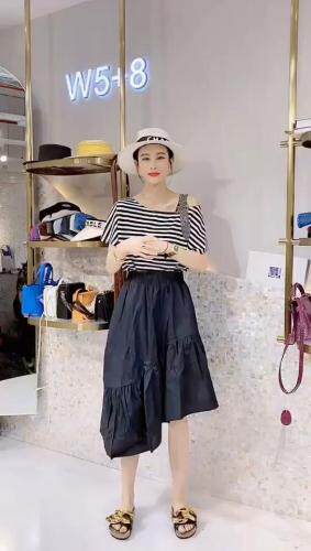 新款露肩小衫，女装，娇姿百合