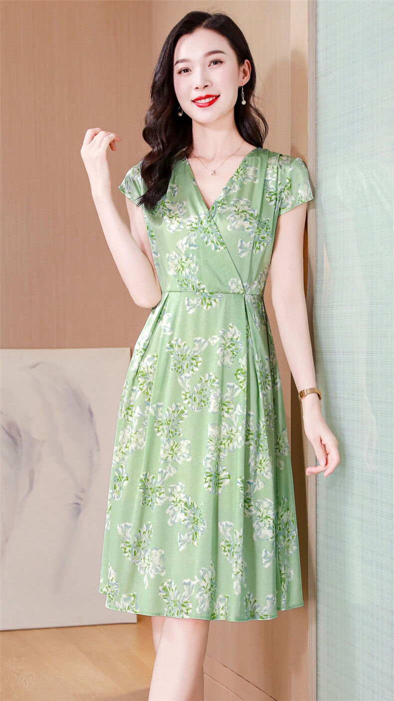 气质优雅真丝碎花连衣裙女夏2025新款V领显瘦高端减龄真丝裙子,女装连衣裙,阿舍尔精品