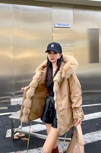 2021冬装狐狸毛派克服图片