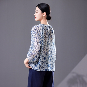 碎花中袖上衣女七分袖高端2025夏季宽松版减龄衬衫轻薄天丝防晒衣图片