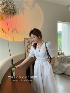 夏季彩色连衣裙美图片