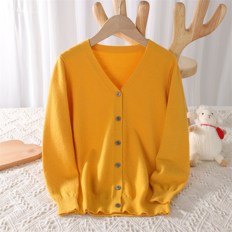时尚气质儿童针织开衫简约V领长袖毛衣舒适保暖适合春秋季节，童装儿童针织衫，伊美侕