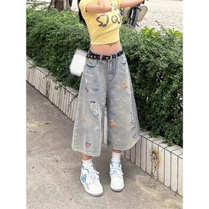 复古设计感小熊刺绣破洞牛仔短裤女夏季宽松直筒七分裤显瘦阔腿裤图片