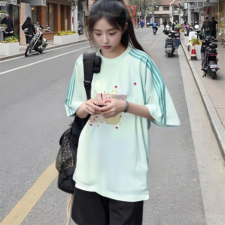 抖音得物品质二开240克宽松纯棉美式潮牌印花三条杠中性风短袖T恤,男装T恤,电商A486
