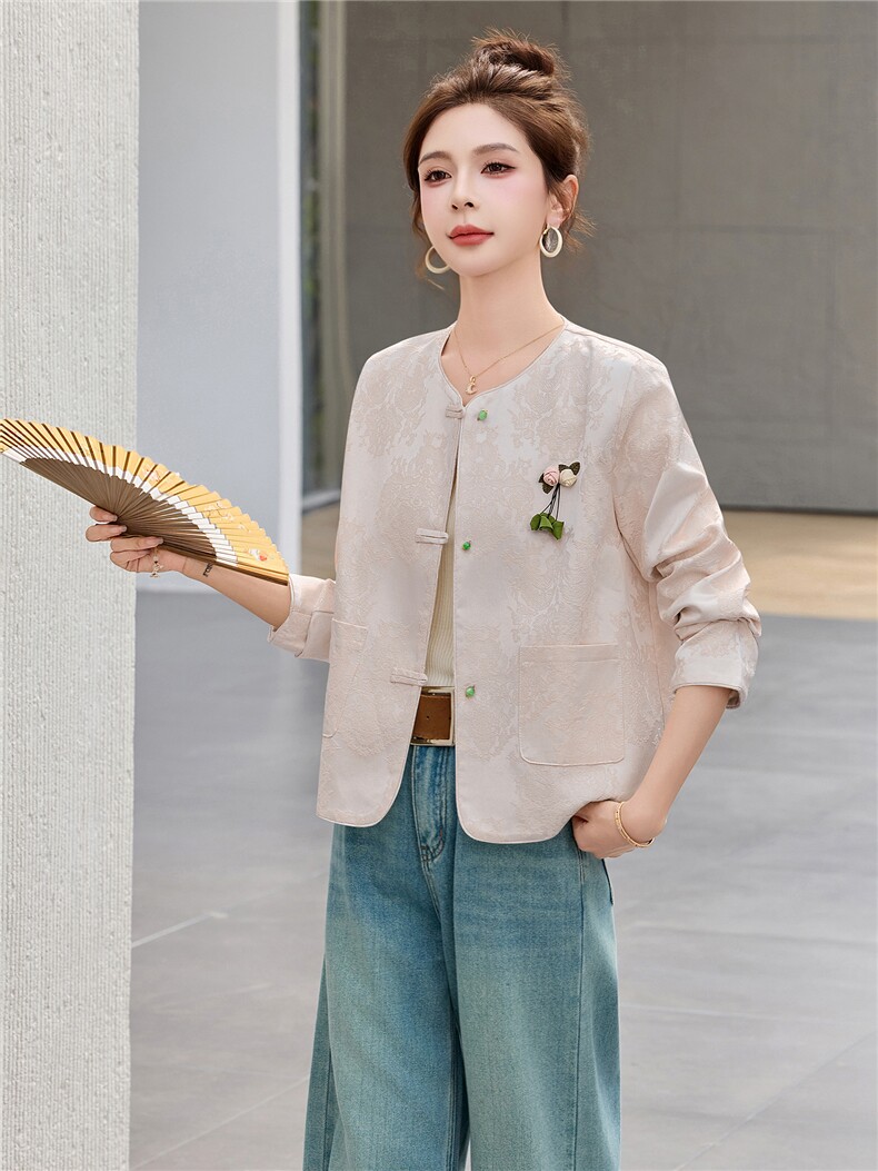 现货。。2026春季提花带里布guo风圆领长袖外套新中式单排扣,女装短外套,依万里